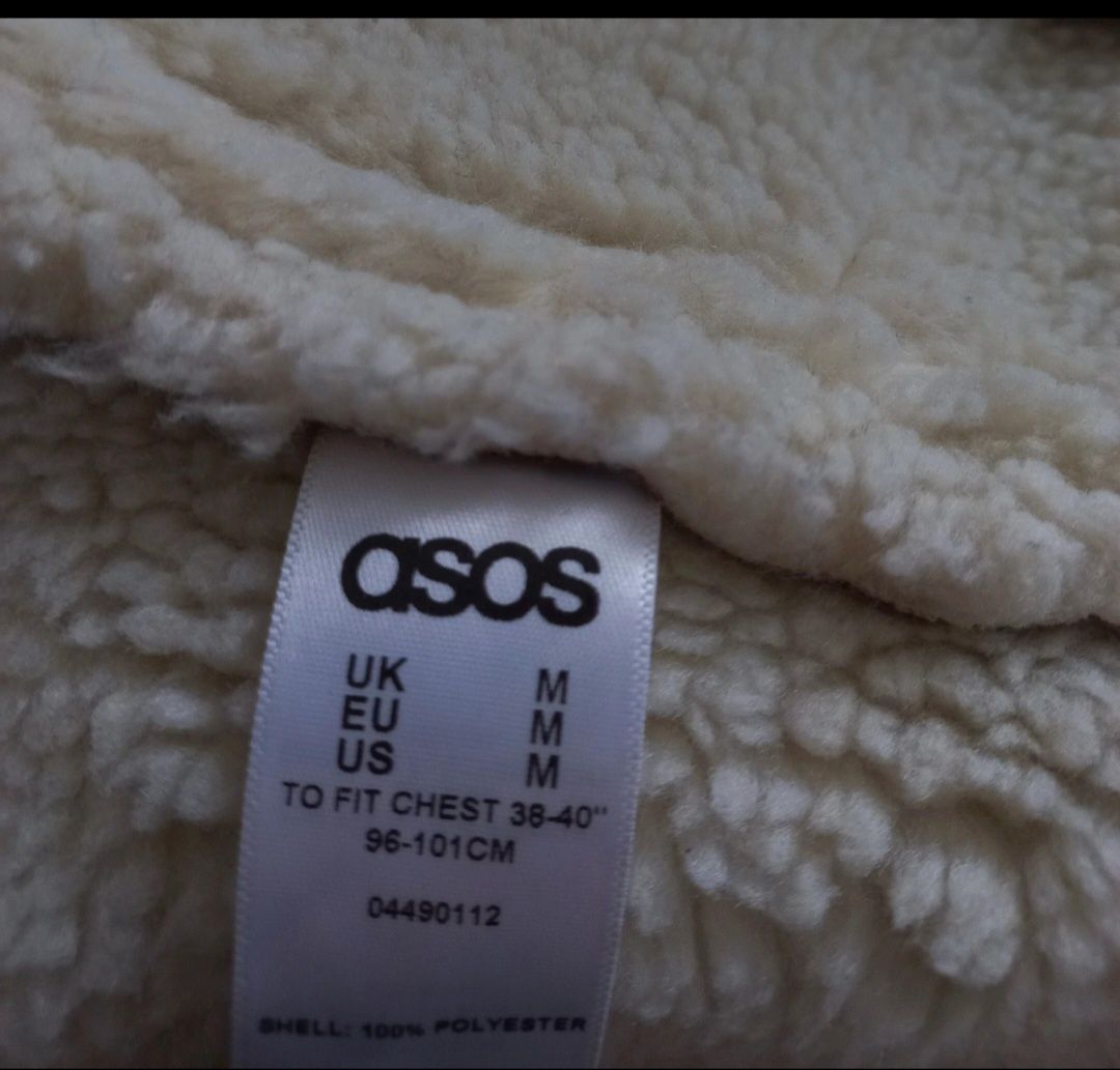 Beżowa kurtka z kożuszkiem Ciepła i wygodna kurtka asos, rozm.M