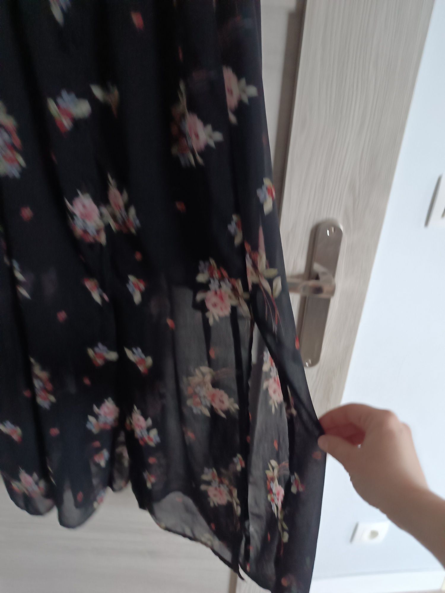 Sukienka w kwiaty Zara 38