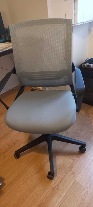 Cadeira secretária ergonômica