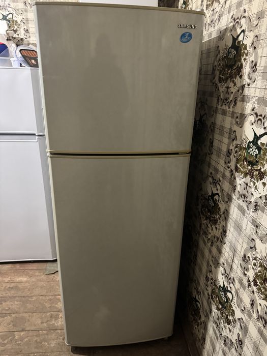 Продам холодильник Samsung NoFrost в гарному стані