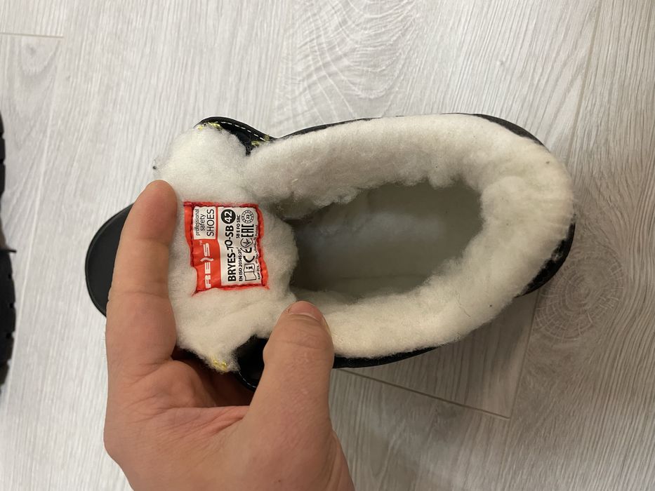 Продам зимові ботинки для роботи