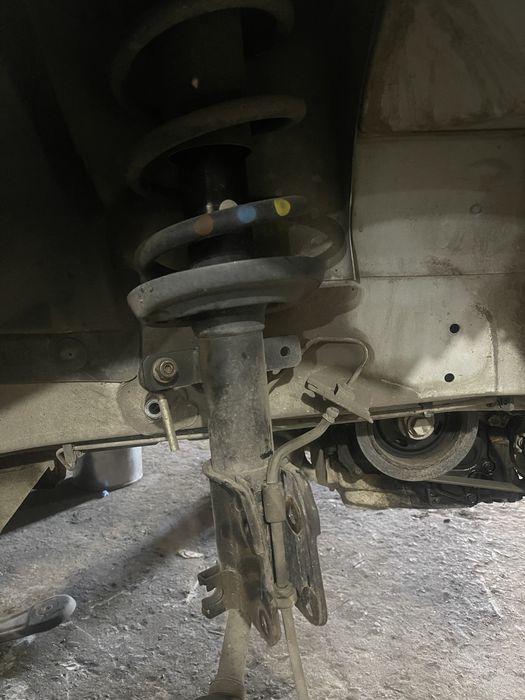 Амортизатор Стойка Стійка Renault Trafic 3 Opel Vivaro 2014+