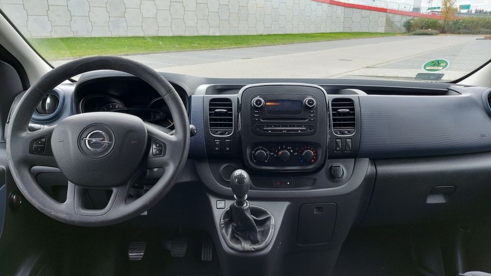 Opel Vivaro 1.6 145 km 9 osób.
