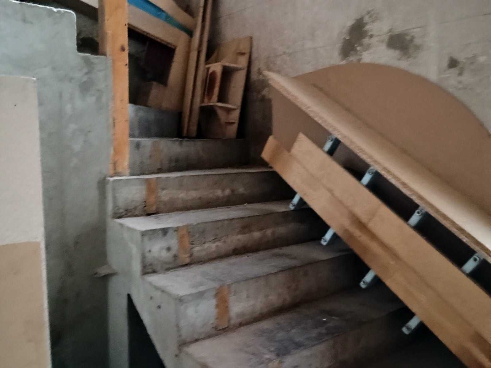 Частина будинку по вул. ІВАСЮКА (з двором і гаражем)