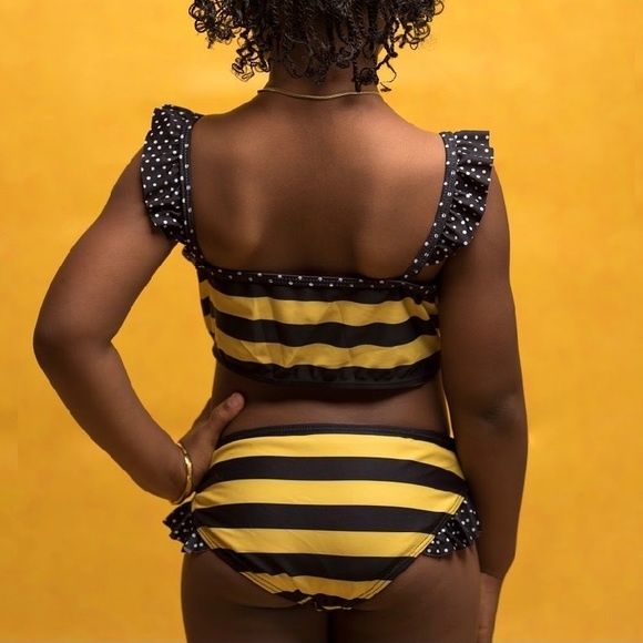 Цікавий суцільний купальник " бджілка" на 7-8 років