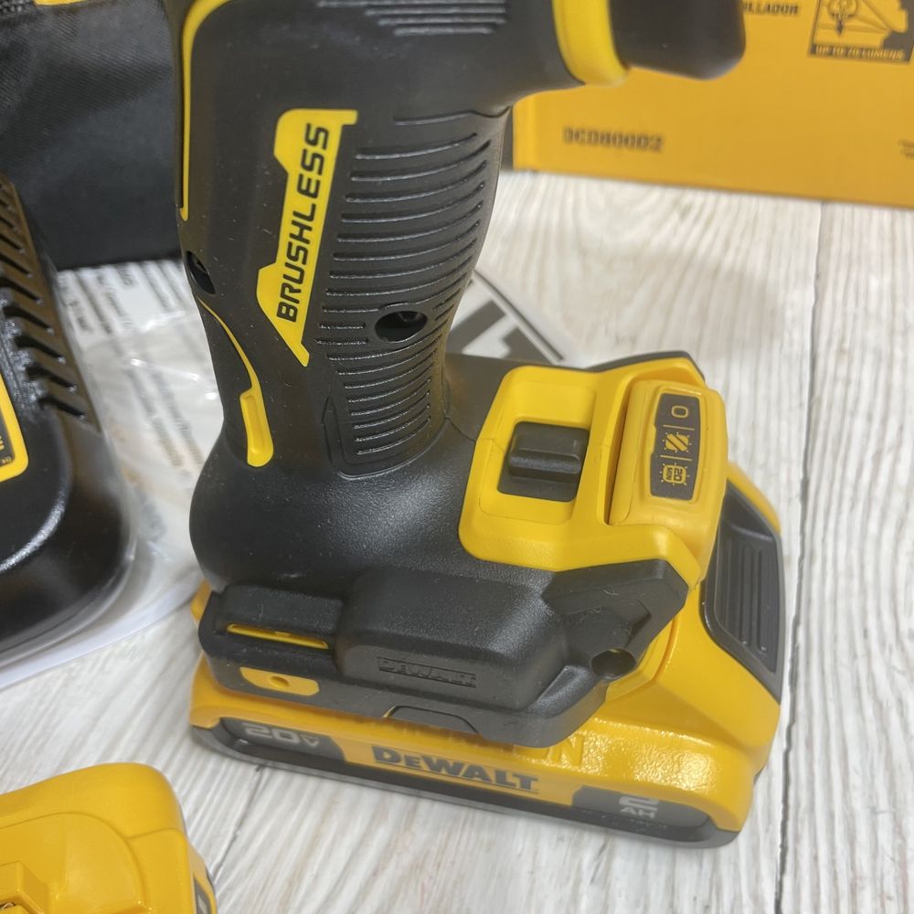 Бесщеточная дрель/шуруповерт DEWALT DCD800D2 20V MAX*