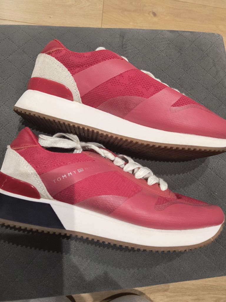 Czerwone sneakersy Tommy Hilfiger
