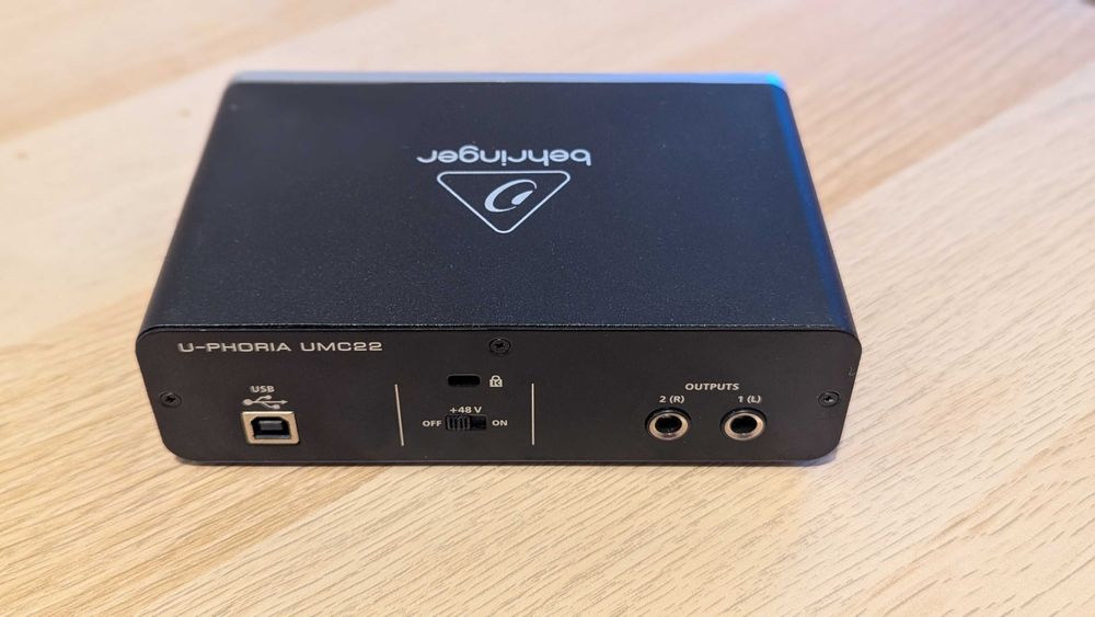 Placa de Som U-Phoria UMC22 da Behringer