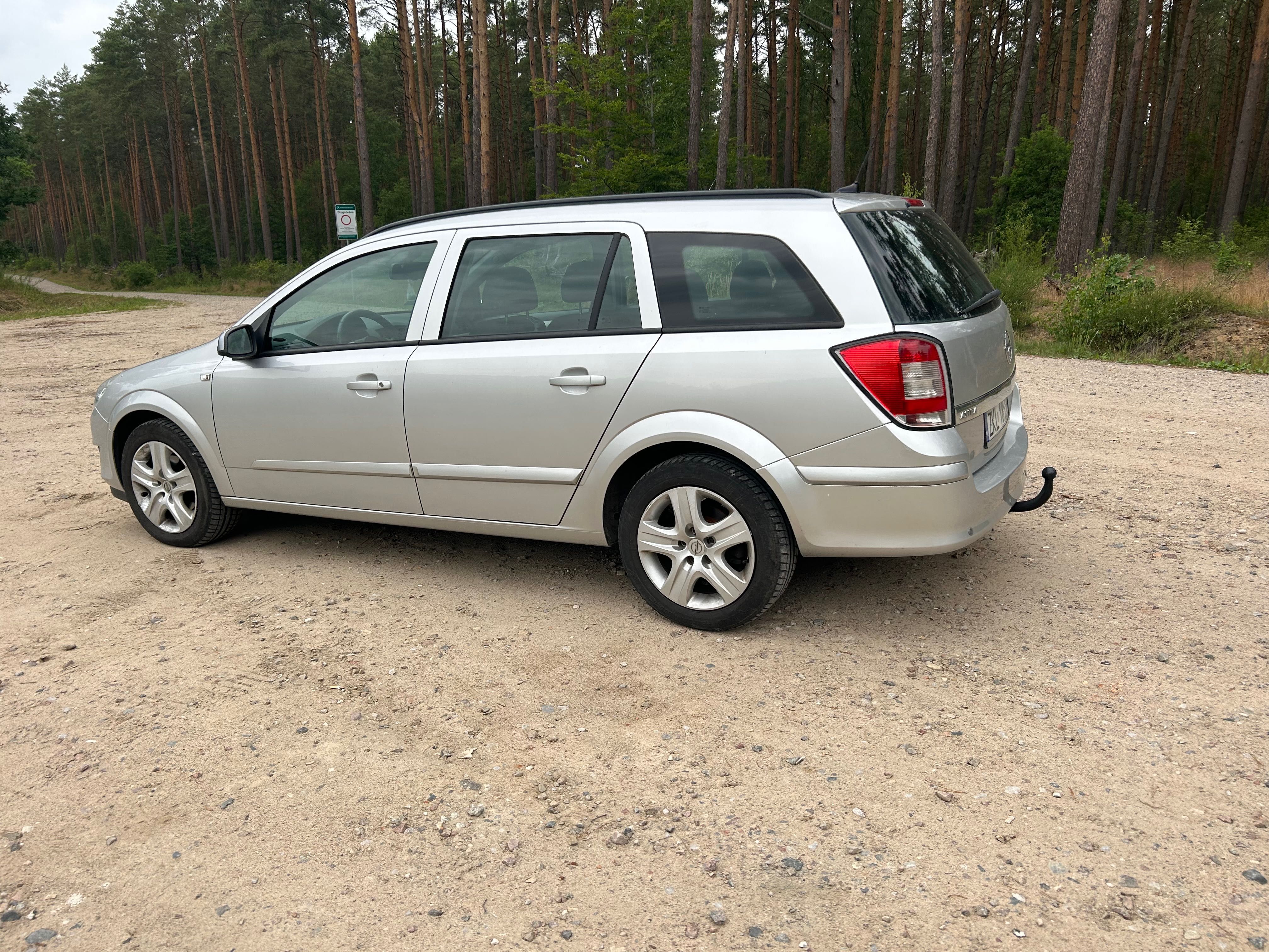 Astra 2009 zarejestrowana ubezpieczona klima 1,7 diesel