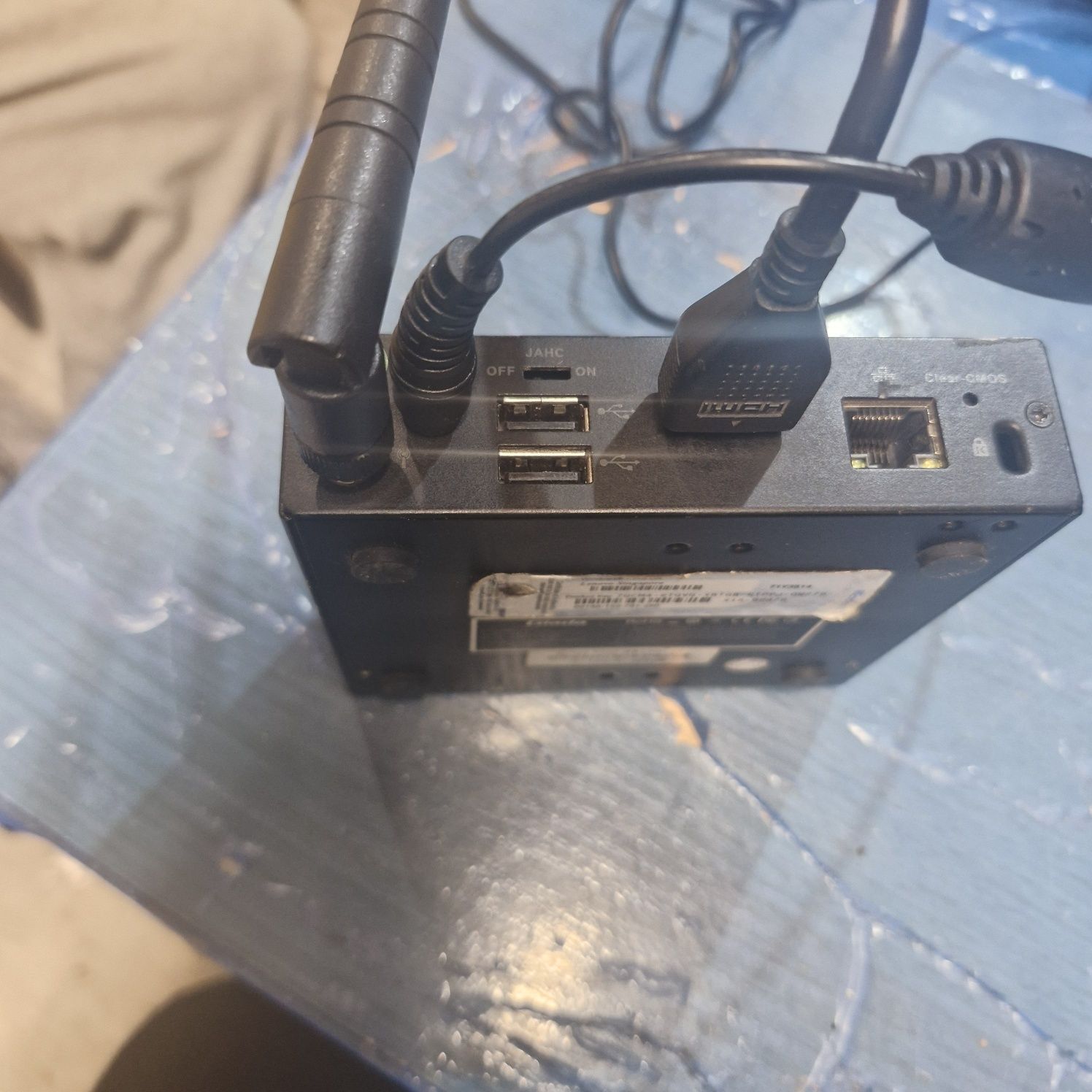 Mini PC Giada F200-B8230H-CI z preinstalowanym Windows 7 Pro OA