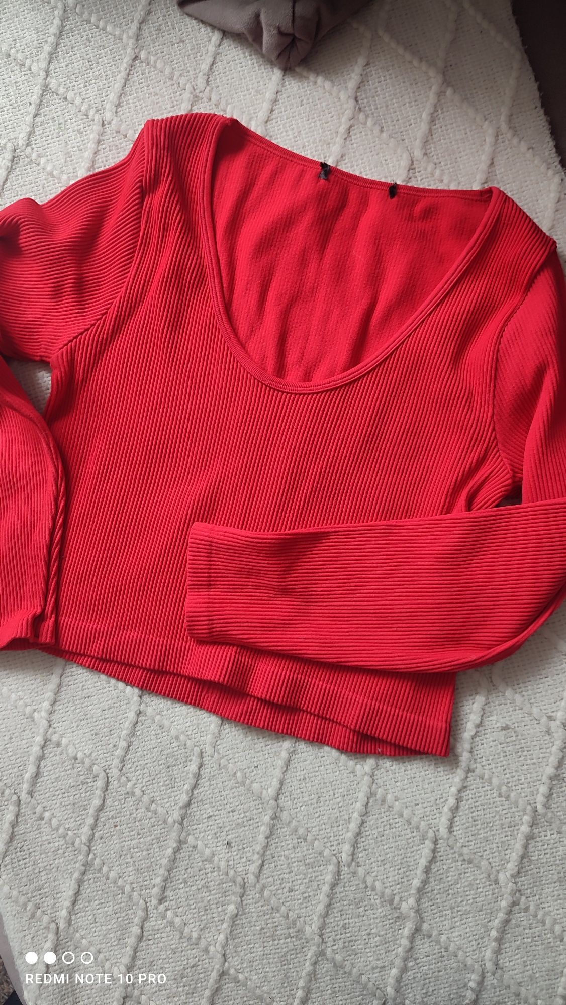 Czerwona dopasowana bluzka top prążkowany