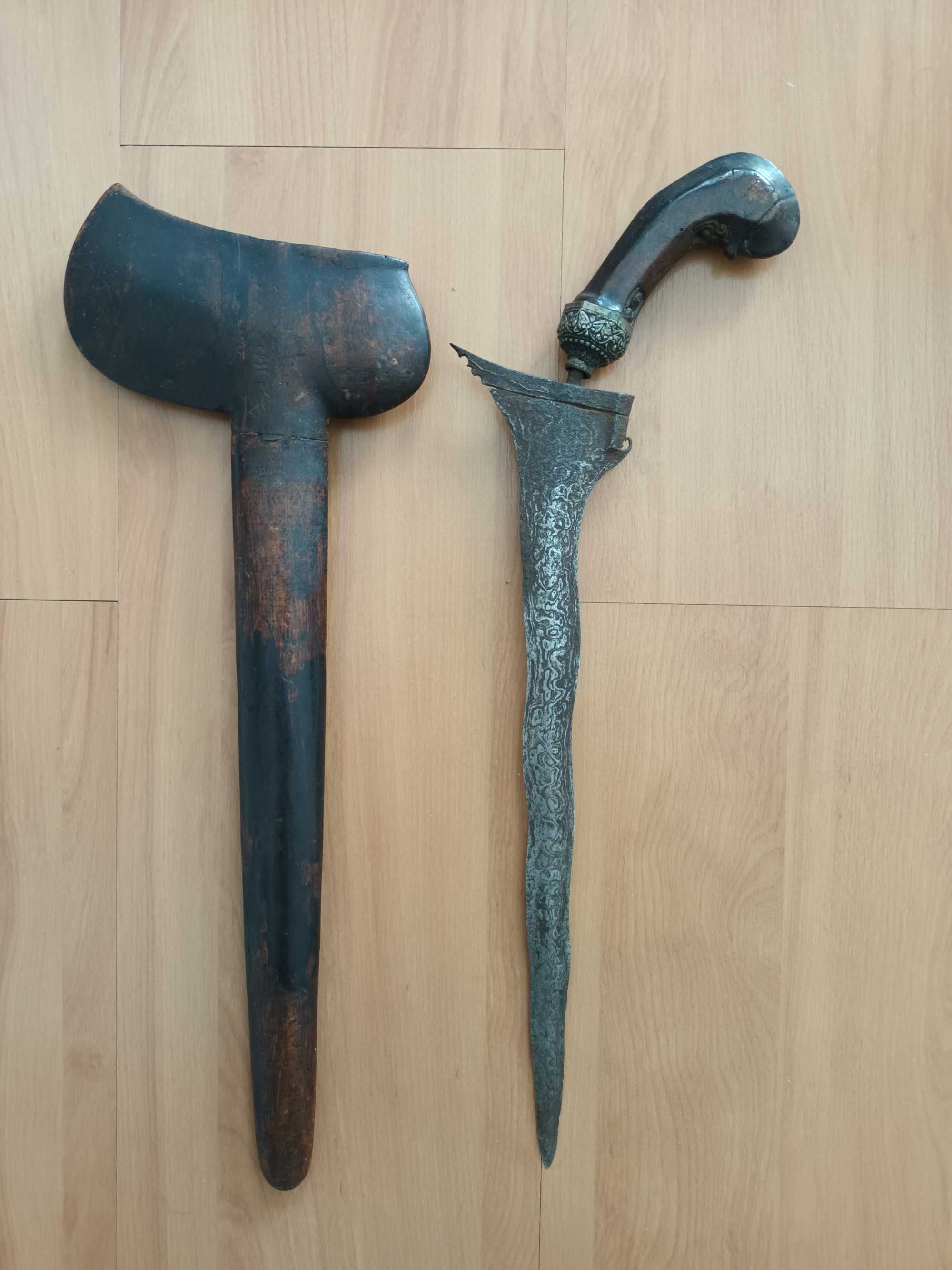 Espada com baínha tomahawk toda trabalhada