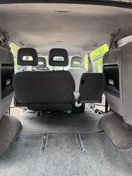Mitsubishi L400 - 8 lugares