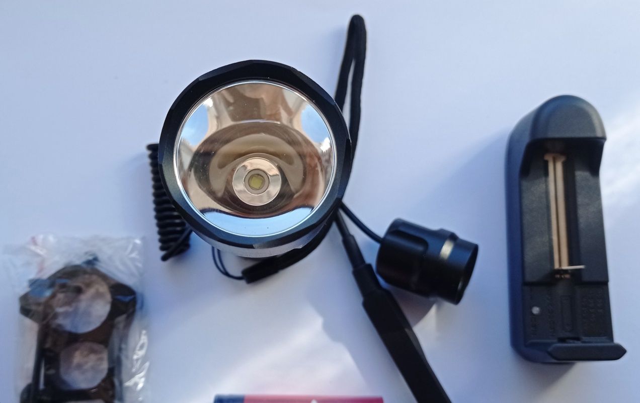 Lanterna led táctica ( luz branca), NOVO airsoft