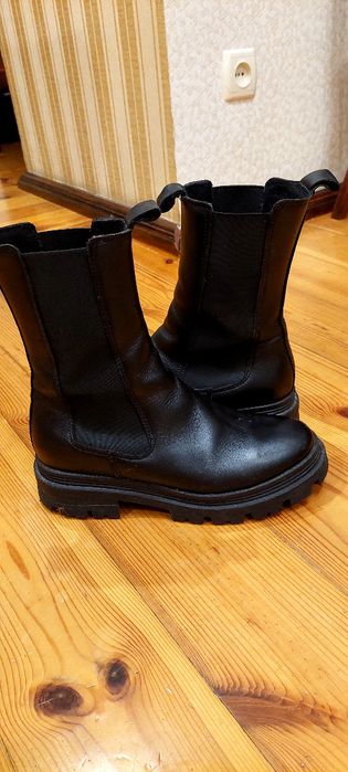 Tamaris 39р. Шкіряні челсі