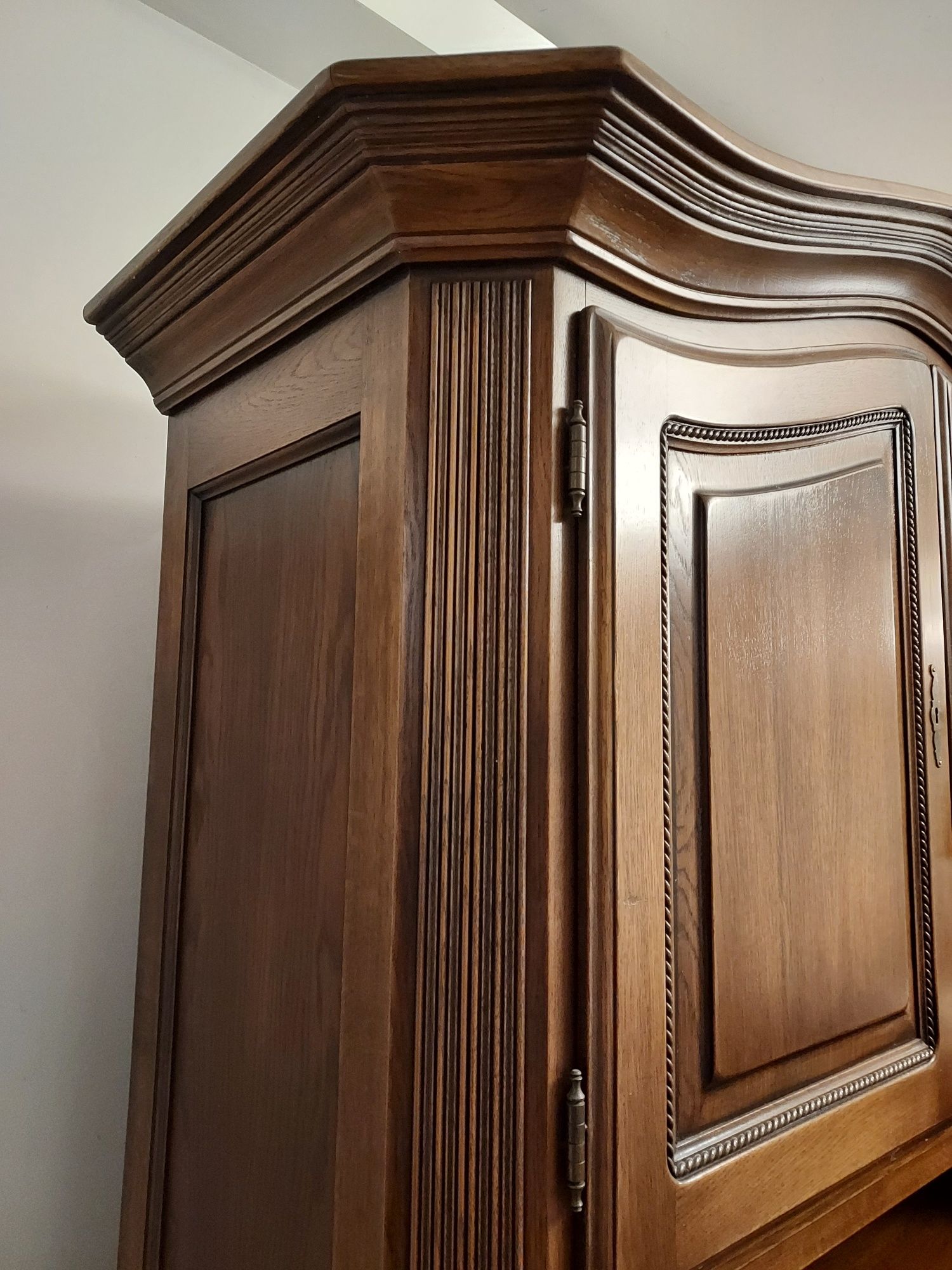 Piekny kredens dębowy lity dąb selva 133 cm x 215 cm