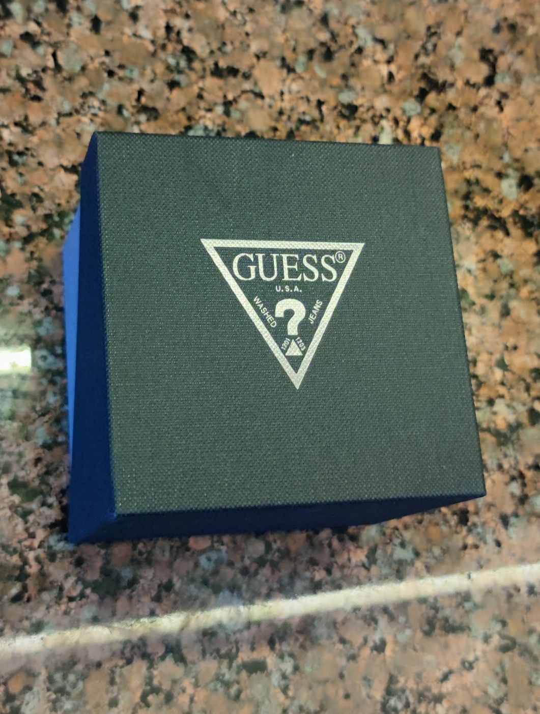 Наручные часы GUESS W1249G1