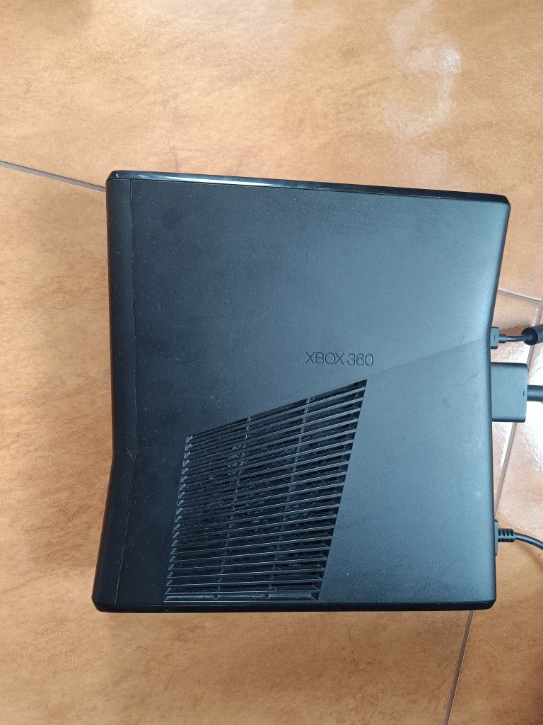 Xbox 360 + Kinect + Gry – Zestaw Gotowy do Gry!