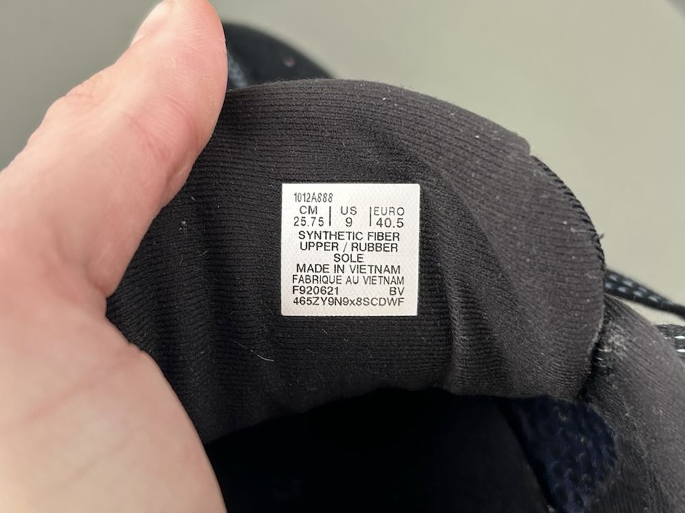 Оригінал! Кросівки Asics Gel Cumulus 40.5 розмір 1075