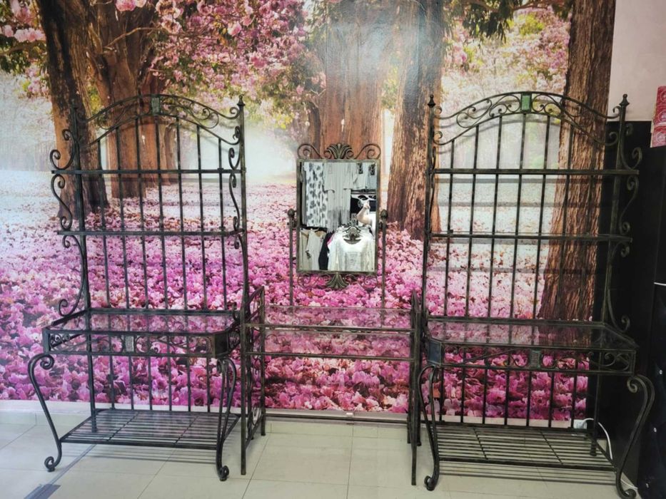 Stylowe meble metalowe ze szkłem