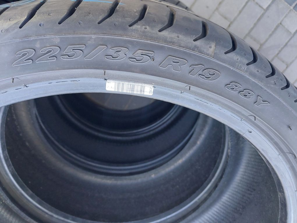 Pirelli P Zero 225/35R19 88 Y