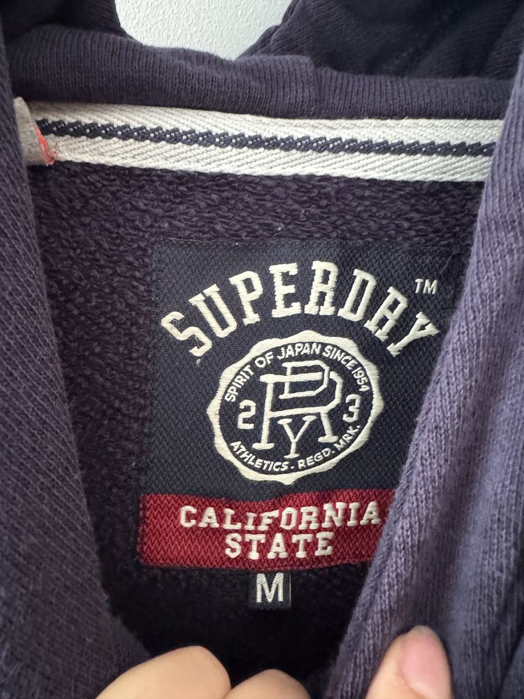 Bluzą superdry granatowa