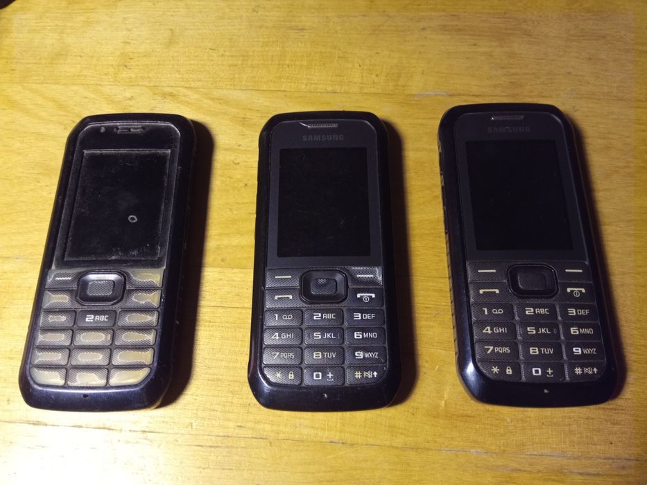 3 x Samsung B550H
