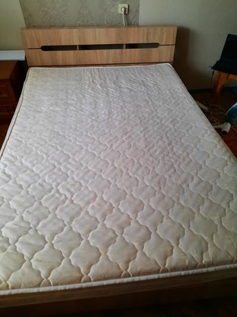Продам кровать с матрасом 140×200