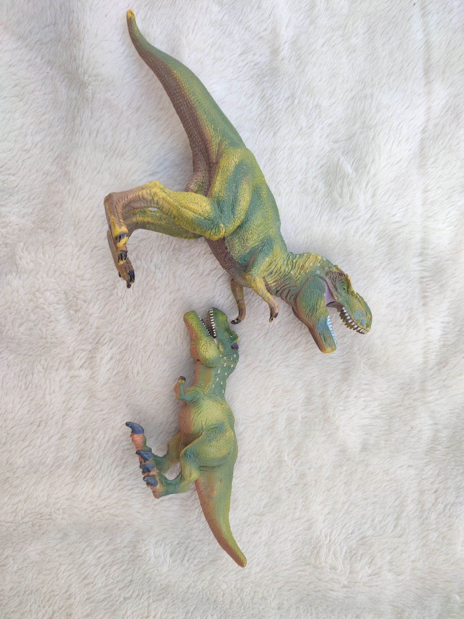Figurki dinozaurów tirexy