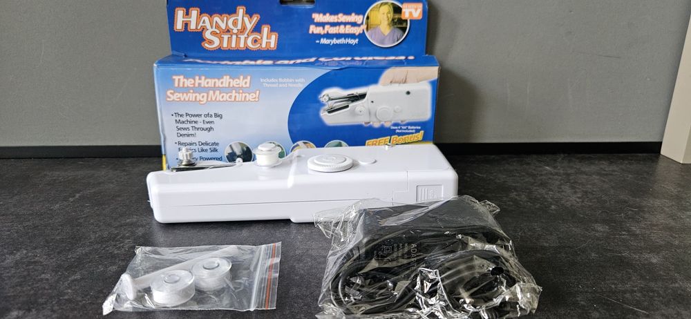 Mini elektryczna maszyna do szycia. Nowa. Zasilacz w komplecie