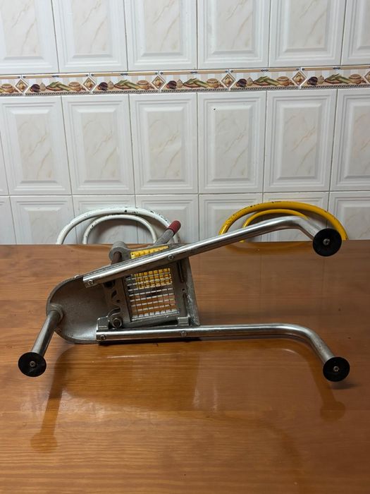 Fritadeira industrial e cortador batatas