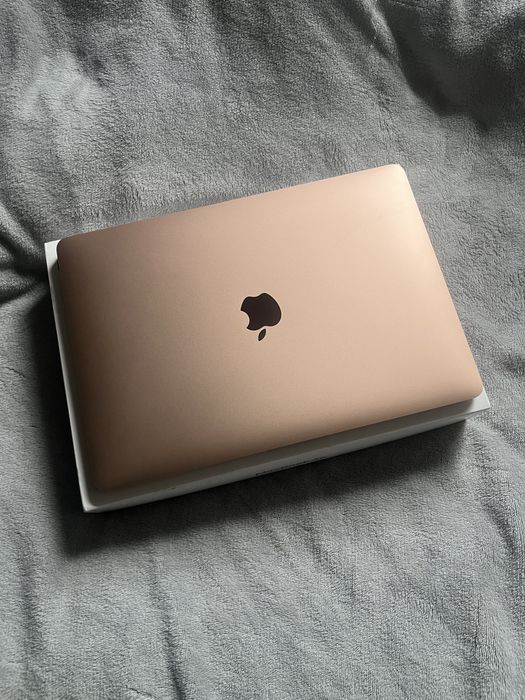 Macbook m1 8/256 gold (супер стан)