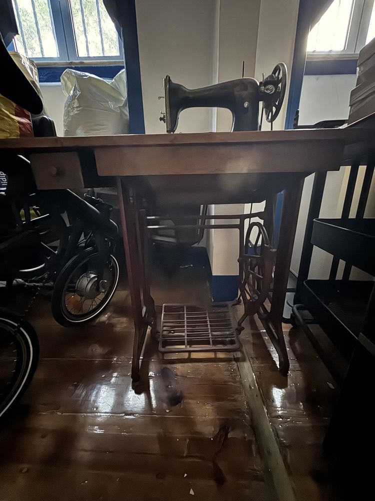 Mesa de costura máquina Singer