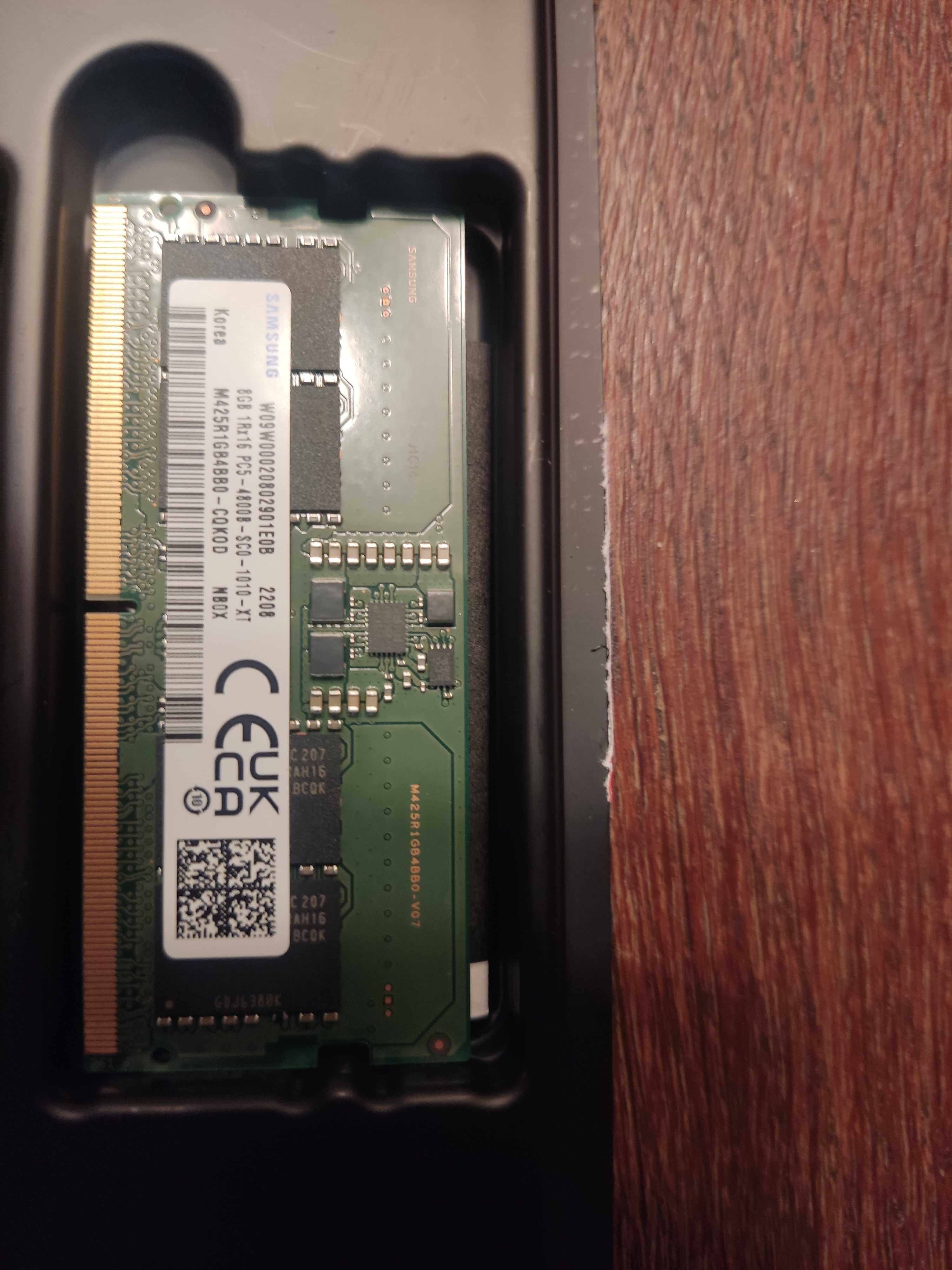 Pamięć RAM: 16 GB (DDR5, 4800MHz)