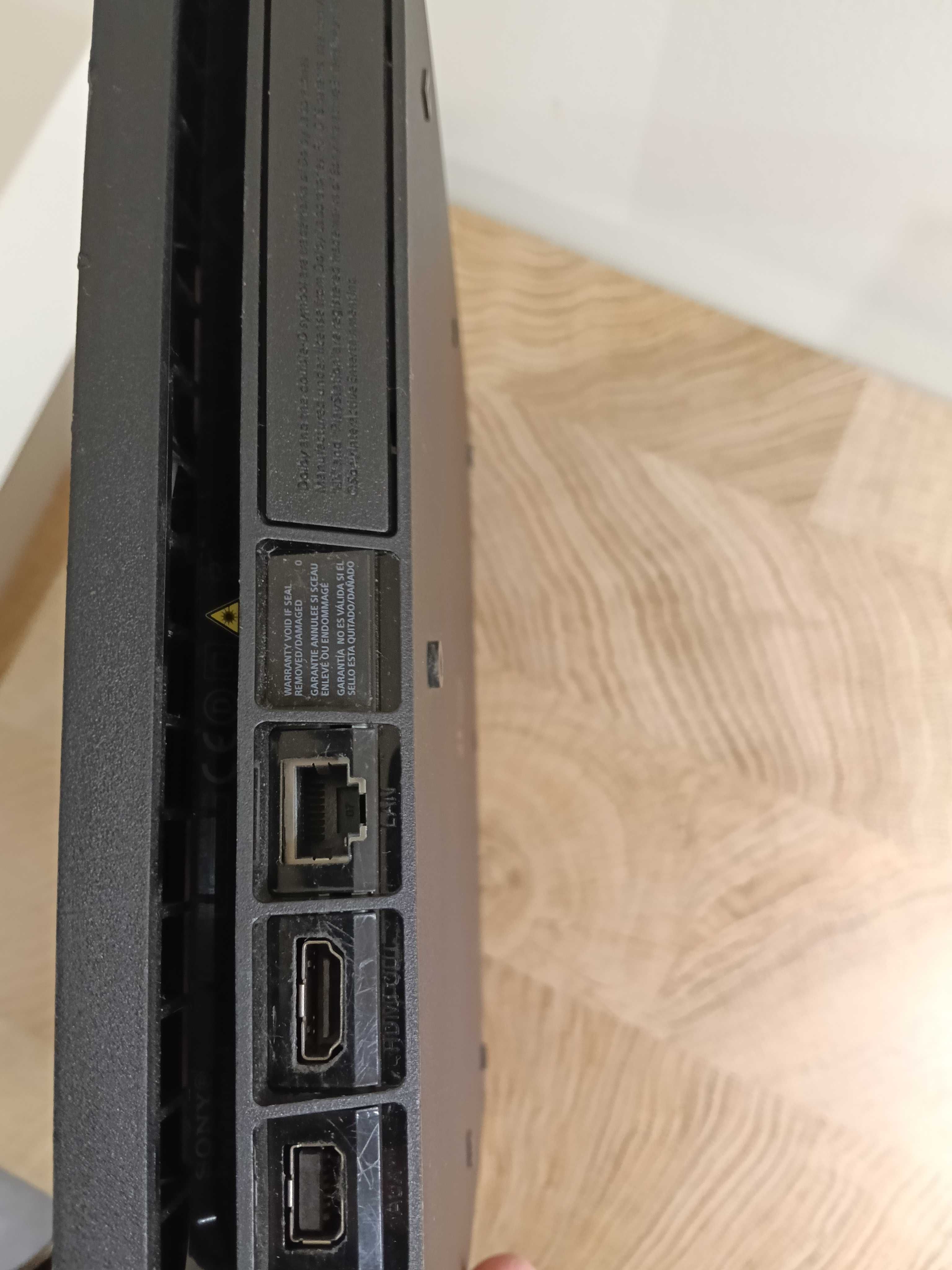 Sprzedam PlayStation 4 + 2 gry !
