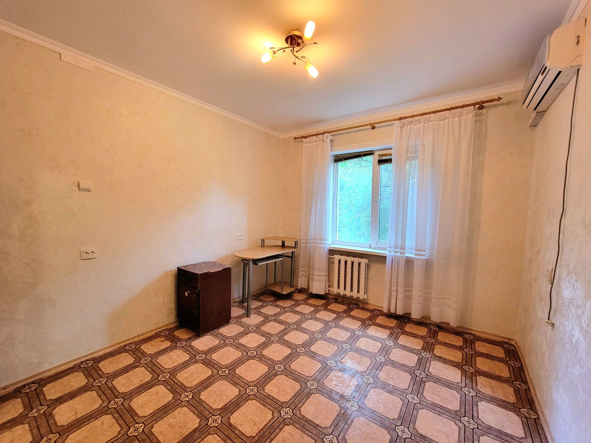 2 комнатная мкр. Солнечный, 40 в Саксаганском районе