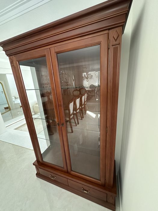 Vitrine alta com gaveta