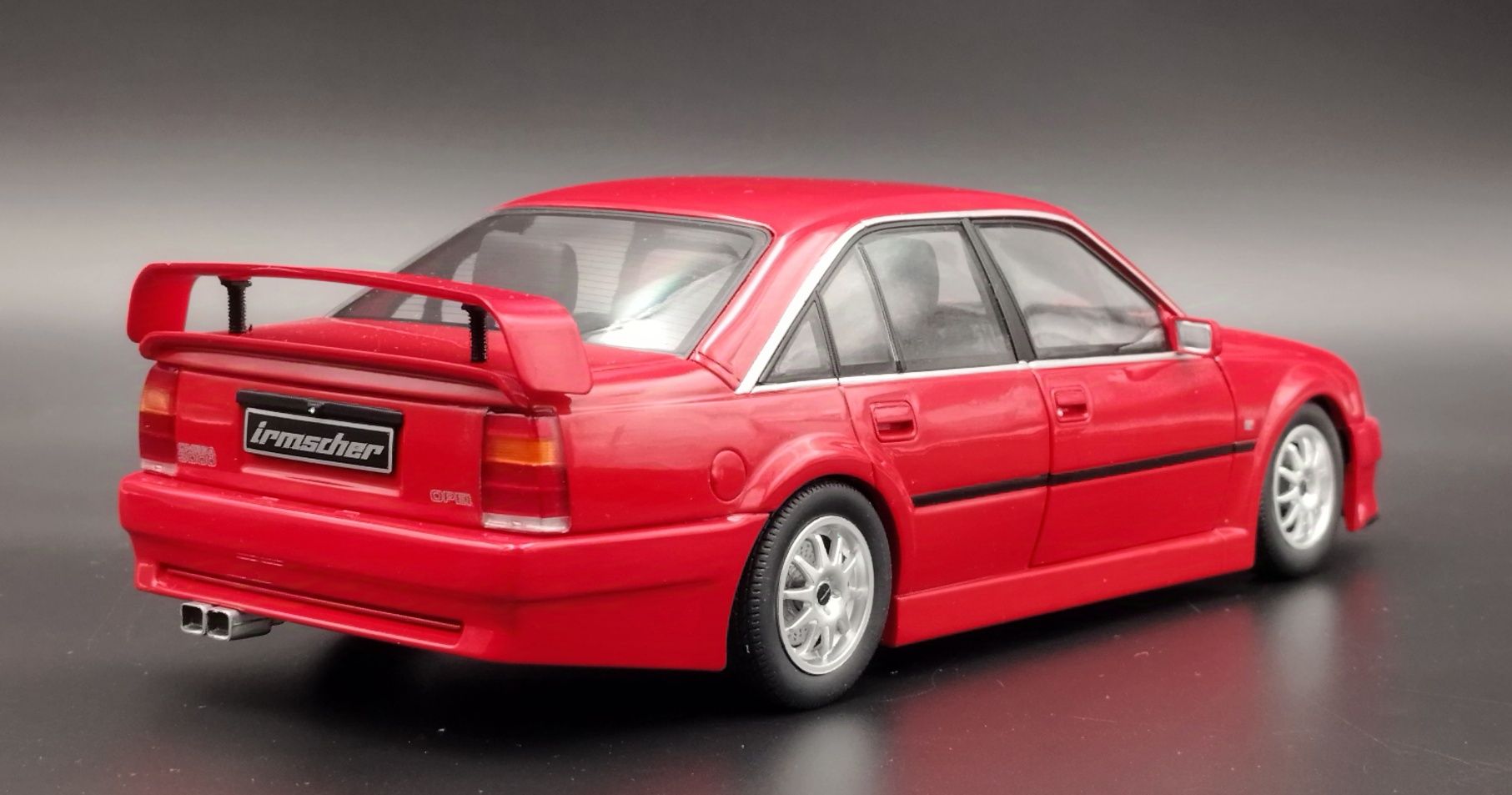Opel Omega 3000 24V Evo 500 Irmscher 1990 Magma Red Solido 1:18