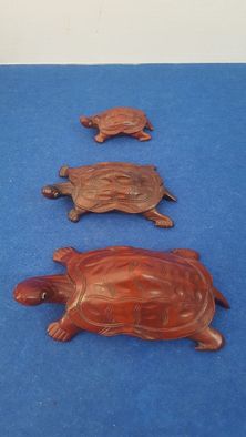 Conjunto de 3 tartarugas chinesas em madeira exótica