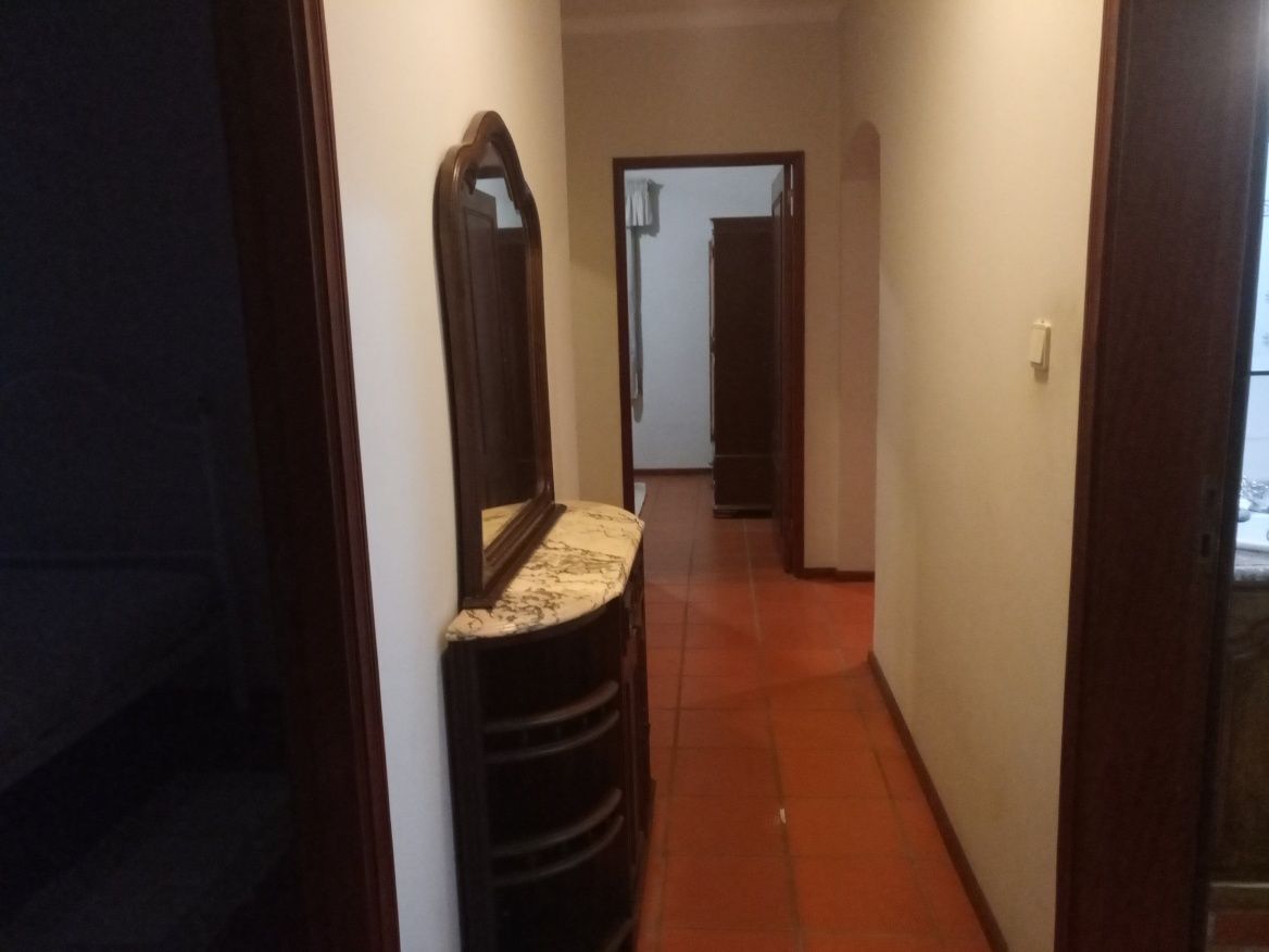 Arrenda se casa com 3 quartos em Arcozelo -Barcelos