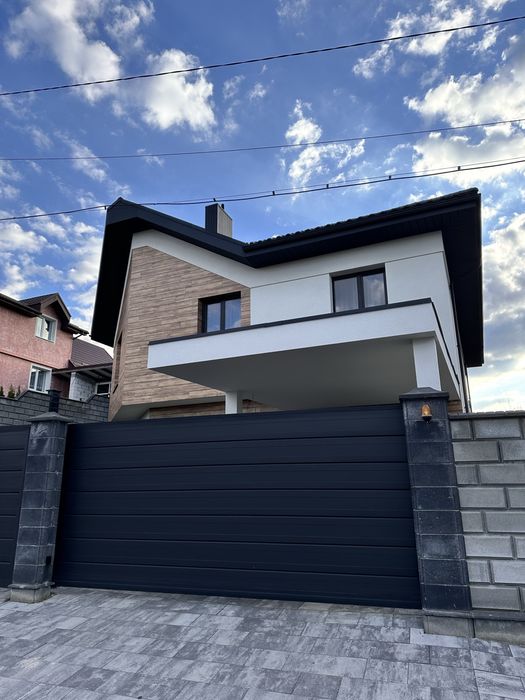 Будинок 201.3 кв.м. 11 соток ділянка