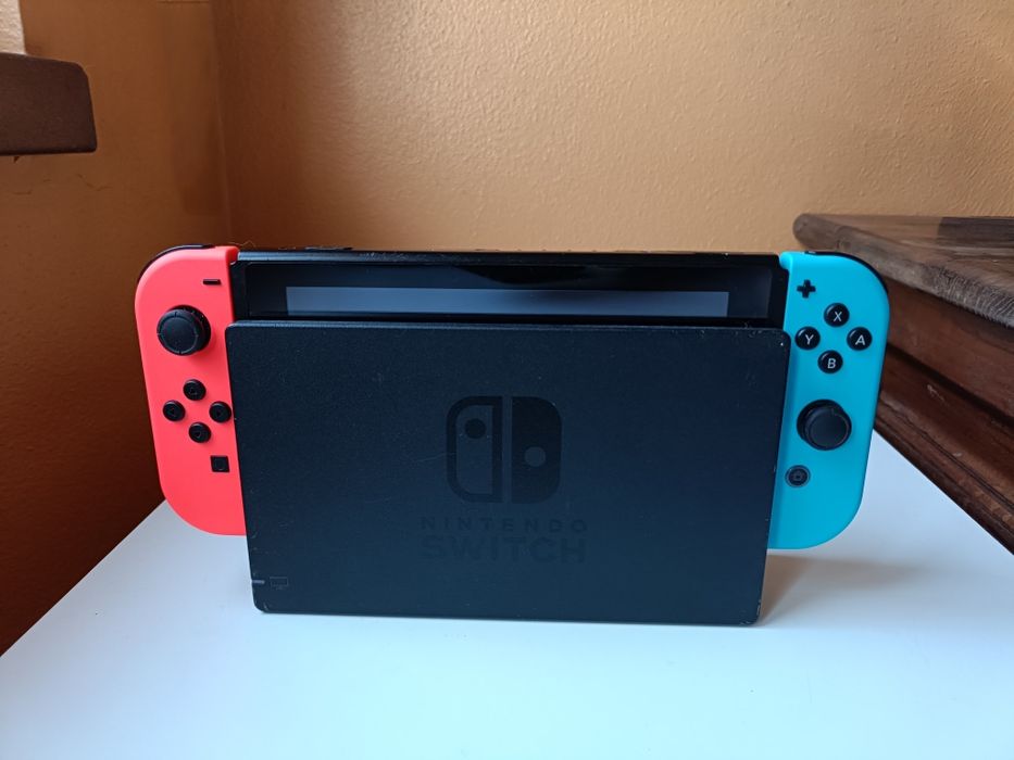 Nintendo Switch (original) + Carregador + Bolsa + deck  — Estado Muito