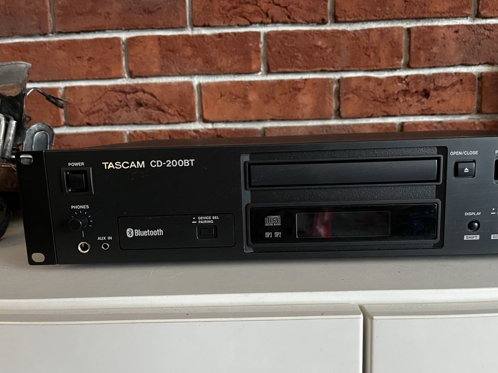 Tascam CD-200BT - Odtwarzacz CD/MP3/WAV/Bluetooth