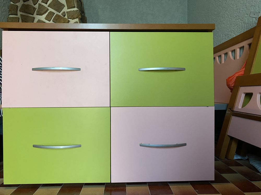 Conjunto Quarto Juvenil (3camas + 3colchões + cómoda + mesa cabeceira)
