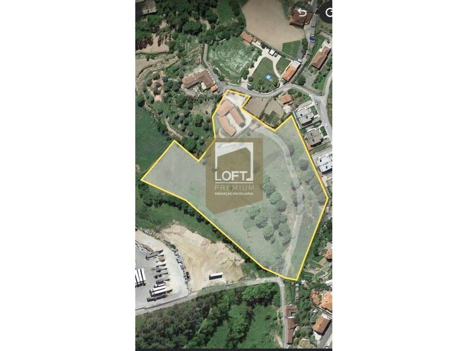 Fantástica Propriedade Central à Margem do Rio