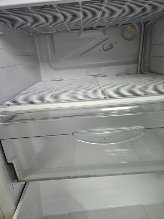 Холодильник з морозильником