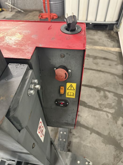 Wózek podnosnik pólelektryczny