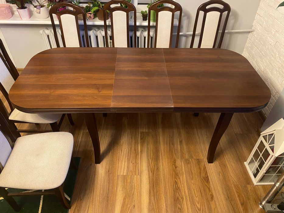 Sprzedam solidny rozkładany stół z kompletem 6 krzeseł