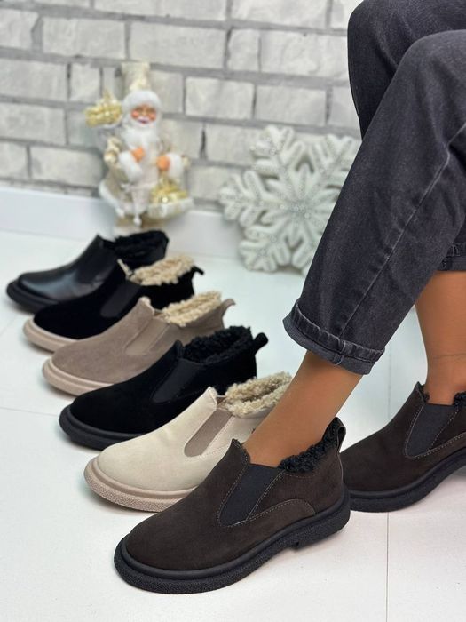 Жіночі шкіряні зимові черевики в кольорах