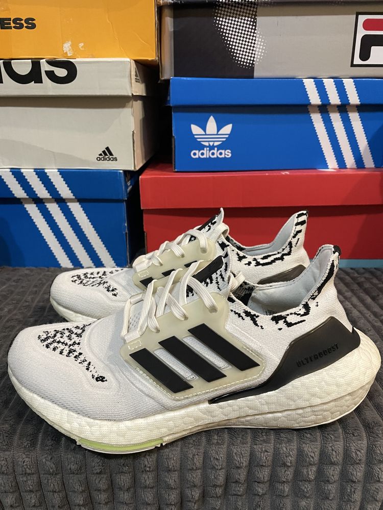 Кросівки Adidas Ultraboost 22 38(24см) оригінал